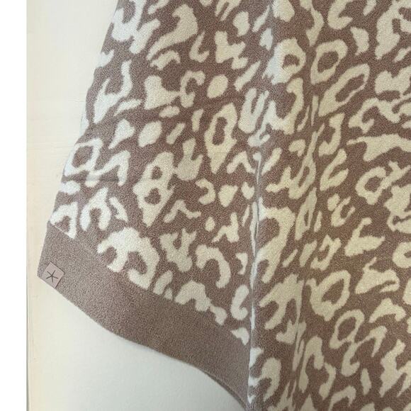 NWT Barefoot Dreams CozyChic Ultra Lite Ocean Breeze Poncho Faded Rose Animal OS - Picture 7 of 7